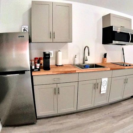 All Modern Studio With Private Entry & Parking. Brandon Ngoại thất bức ảnh
