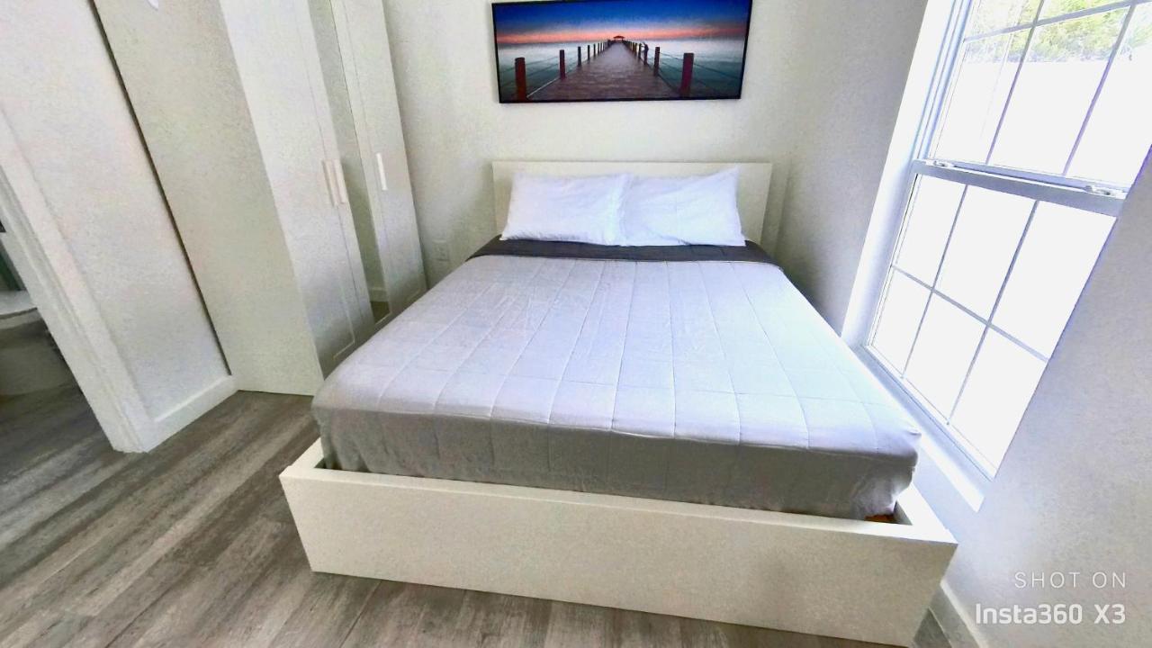 All Modern Studio With Private Entry & Parking. Brandon Ngoại thất bức ảnh