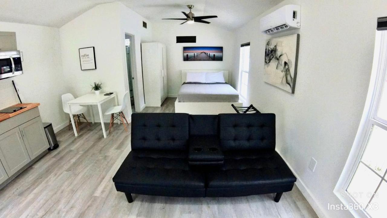 All Modern Studio With Private Entry & Parking. Brandon Ngoại thất bức ảnh