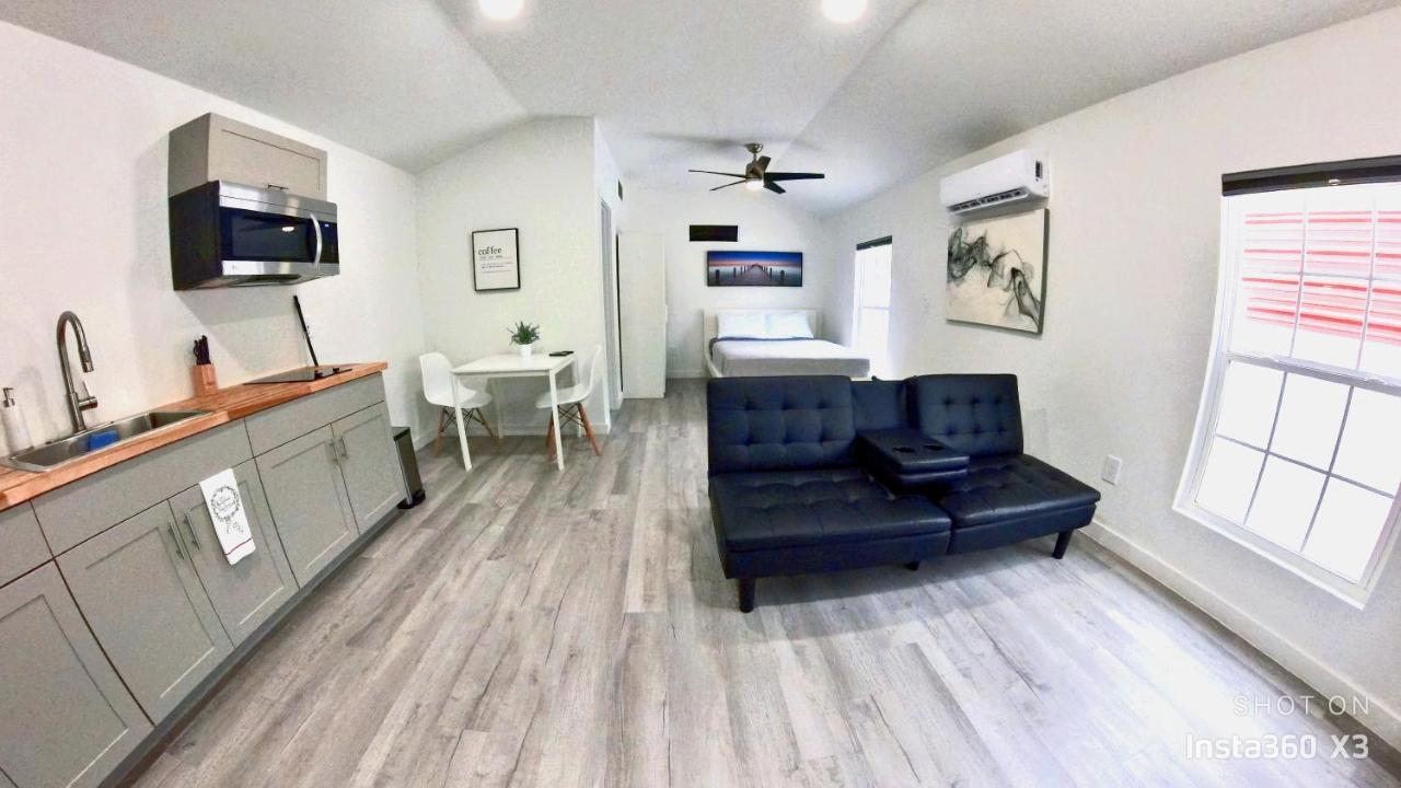 All Modern Studio With Private Entry & Parking. Brandon Ngoại thất bức ảnh
