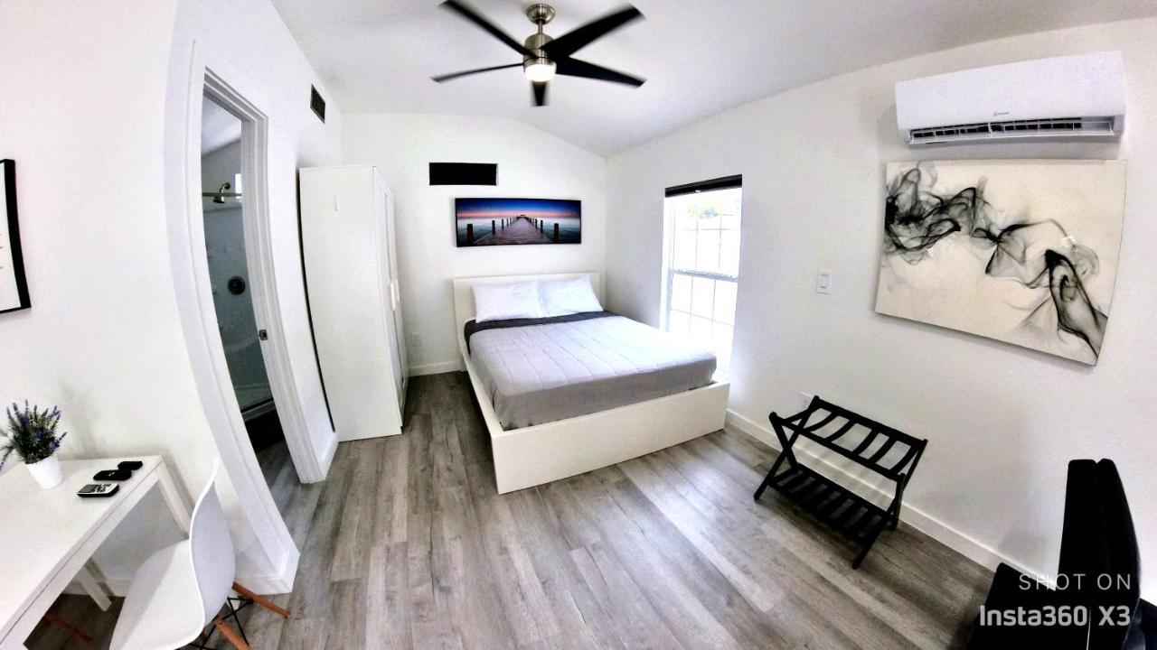 All Modern Studio With Private Entry & Parking. Brandon Ngoại thất bức ảnh