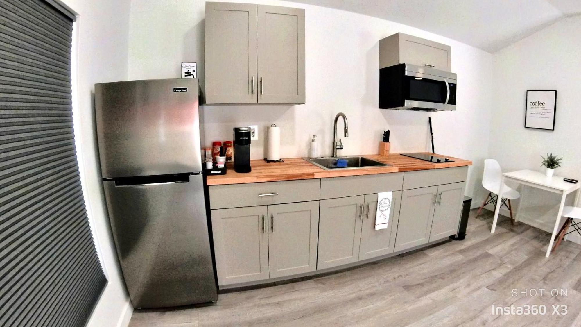 All Modern Studio With Private Entry & Parking. Brandon Ngoại thất bức ảnh
