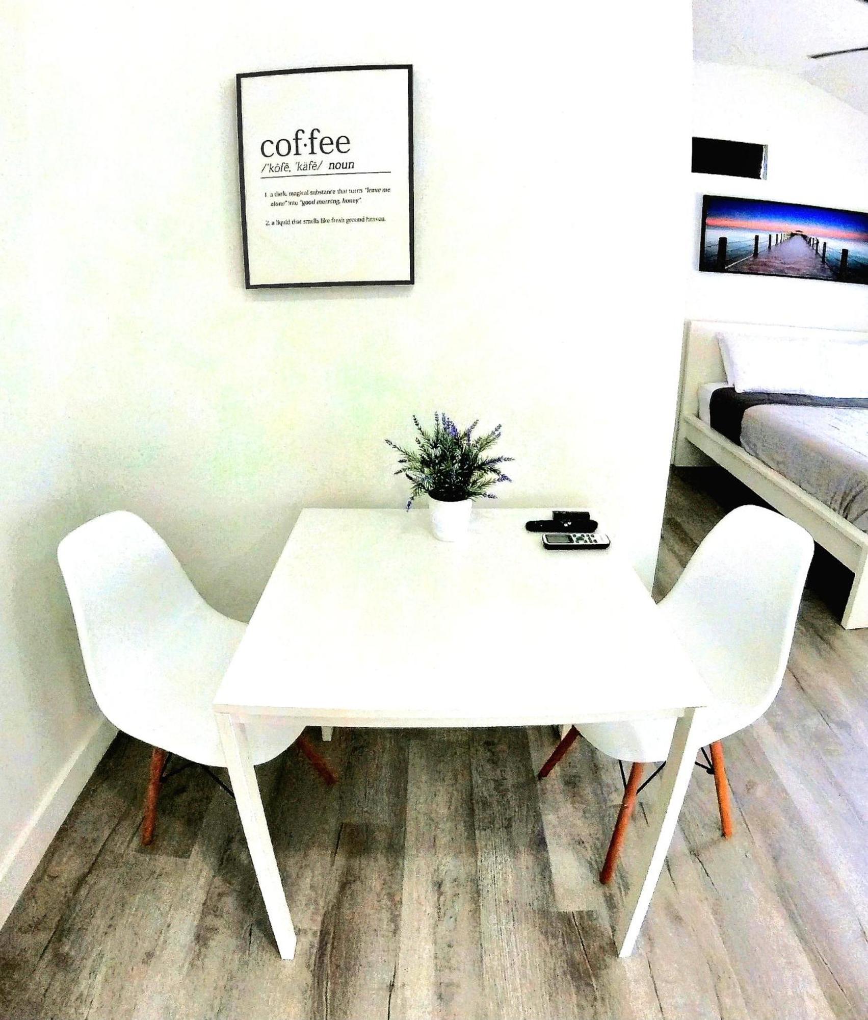 All Modern Studio With Private Entry & Parking. Brandon Ngoại thất bức ảnh